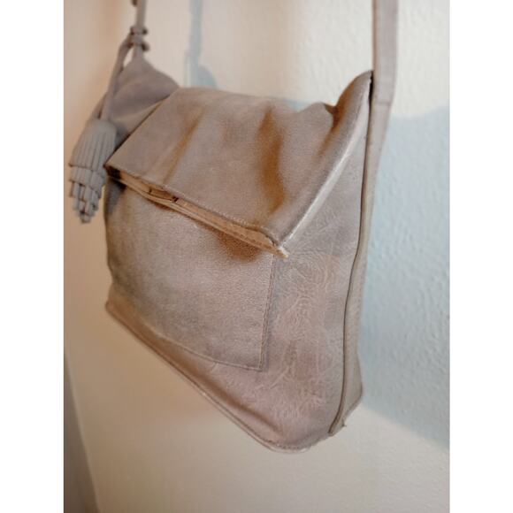 Antik Kraft Suede Beige Gray Tassel Fold-over Crossbody Purse Shoulder Bag - Picture 4 of 14